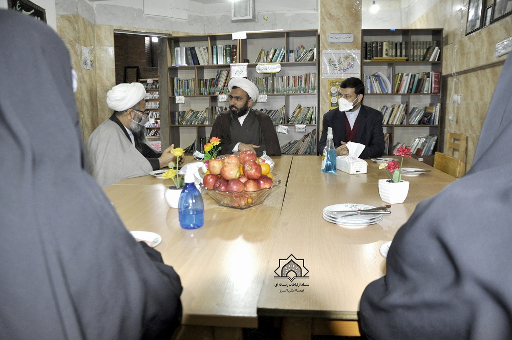 نشست صميمي با امام مسجد رزکان نو و مدير کانون فرهنگي هنري شهيد مطهري