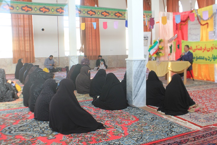 مباحث آموزشي "آسيب هاي فضاي مجازي" براي مادران روستاي قلعه خان  مانه و سملقان  بازگو شد