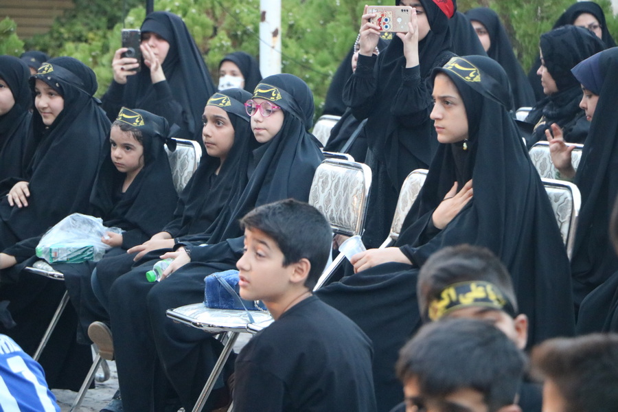گردهمايي ۱۰۰۰ نفره نوجوانان حسيني عضو کانون هاي فرهنگي هنري مساجد استان قم برگزار شد