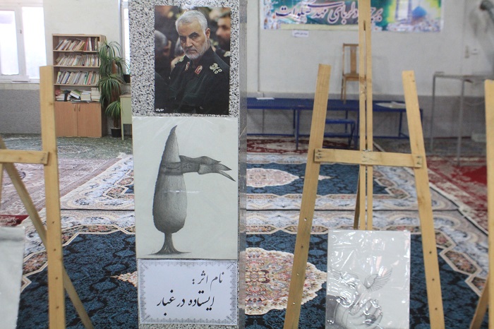 نمايشگاه آثار طراحي شده «مهدي اکبر زاده» هنرمند مسجدي با موضوع دفاع مقدس  در راز و جرگلان