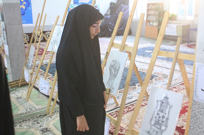نمايشگاه آثار طراحي شده «مهدي اکبر زاده» هنرمند مسجدي با موضوع دفاع مقدس  در راز و جرگلان