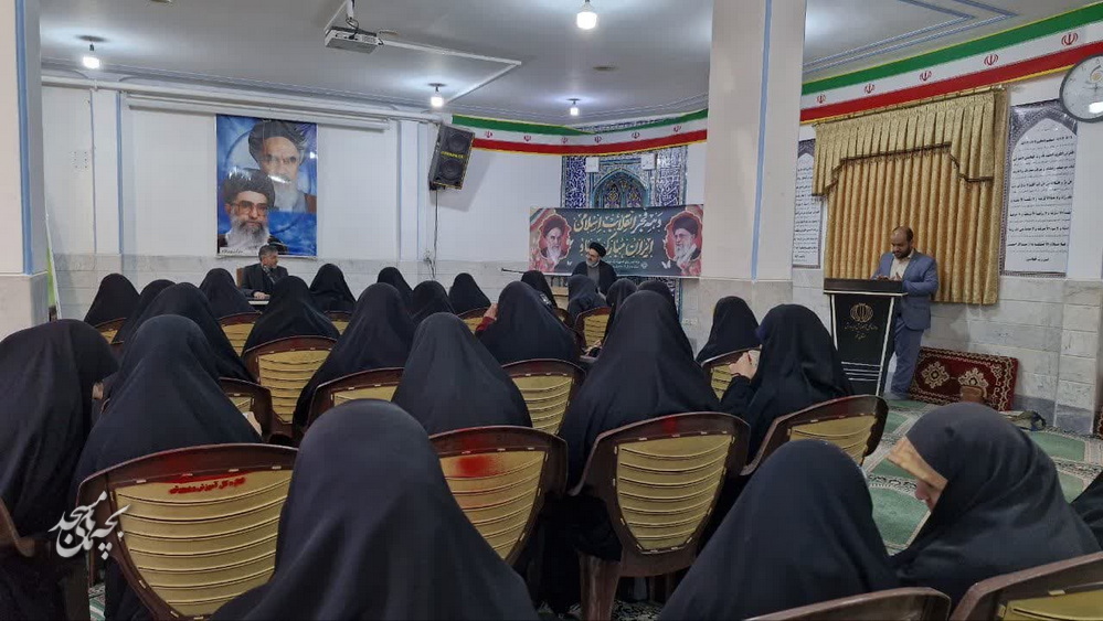 نشست صميمي کادر نوجوان کانون هاي مساجد قم با مديرکل آموزش و پرورش استان قم
