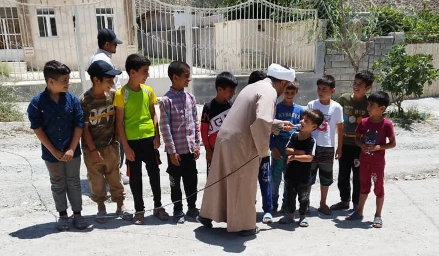 خنده هاي غديرانه کودکان در روستاي "توپ چنار" مانه و سملقان به همت اهالي مسجد