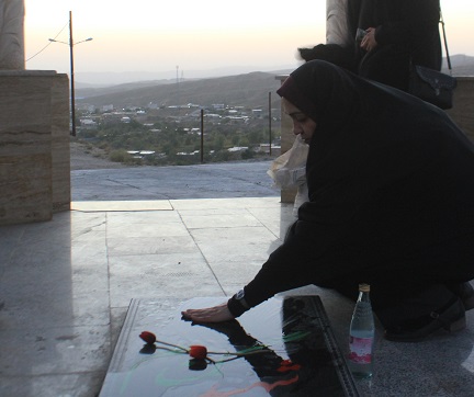 غبار روبي گلزار شهداي گمنام شهر راز به مناسبت هفته دفاع مقدس