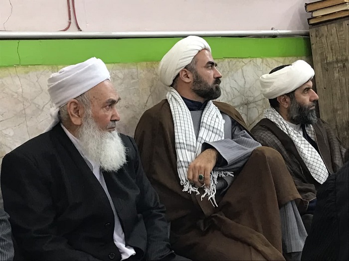 ميزباني برادران اهل تسنن از مراسم جشن انقلاب  در مسجد حنفيه بجنورد