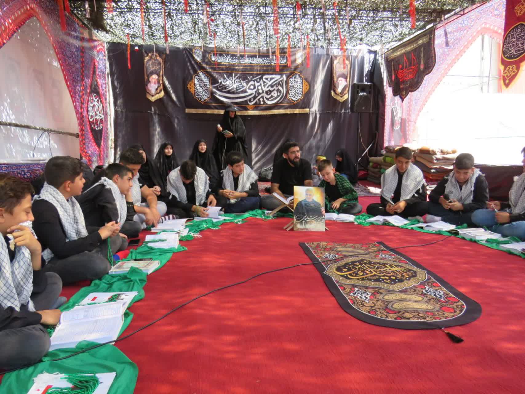 بچه هاي مسجد در مرز تمرچين، محفل انس با قرآن کريم برگزار مي کنند