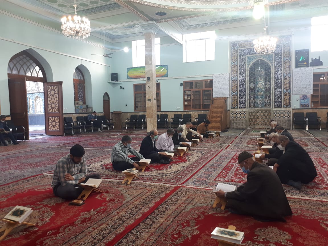 محفل جزء خواني قرآن کريم در ايام ماه مبارک رمضان در مسجد امام رضا (ع) بجنورد