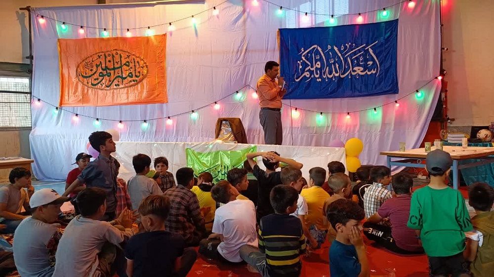نوجوانان عاشورايي  مسجد امام حسين (ع) شهر بام براي عيد غدير سنگ تمام گذاشتند