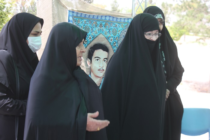 تکريم مادر شهيد«خليل فلک رفعت» با حضور دبير شوراي فرهنگ عمومي کشور