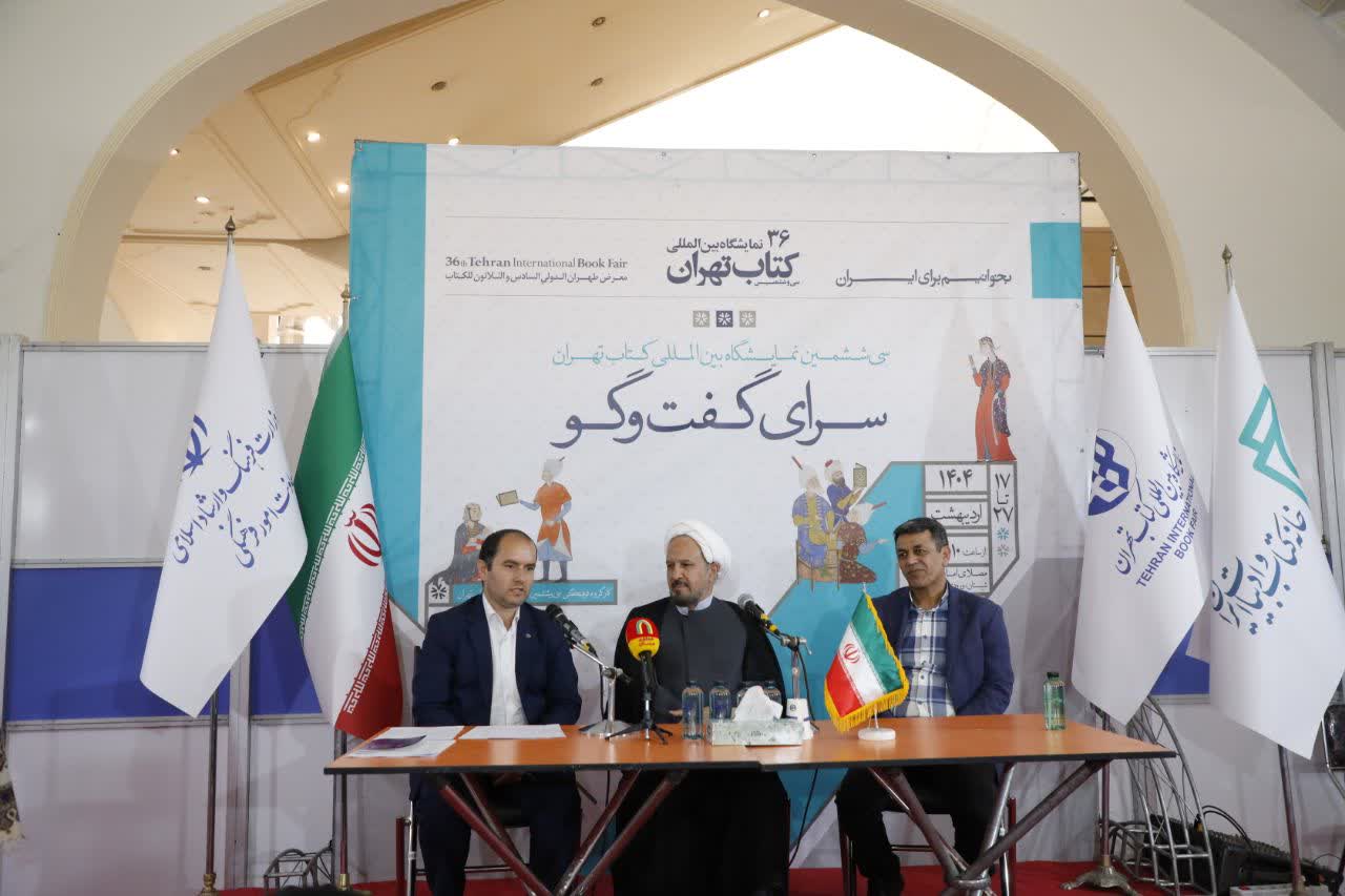 بازديد رئيس ستاد هماهنگي کانون هاي مساجد کشور از نمايشگاه بين المللي کتاب تهران