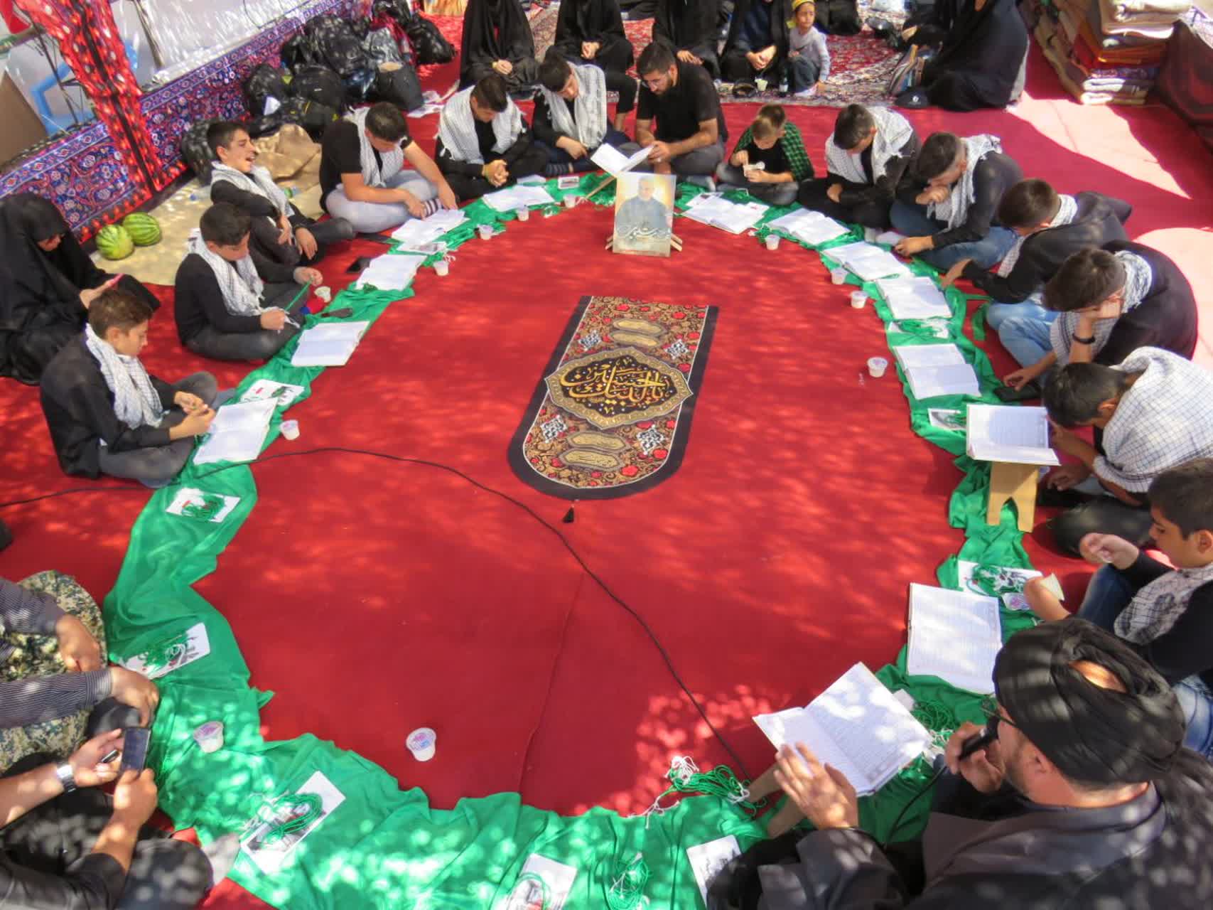 بچه هاي مسجد در مرز تمرچين، محفل انس با قرآن کريم برگزار مي کنند