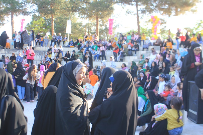در آستانه دهه کرامت؛ جشن بزرگ "دختر ايران" در بجنورد برگزار شد