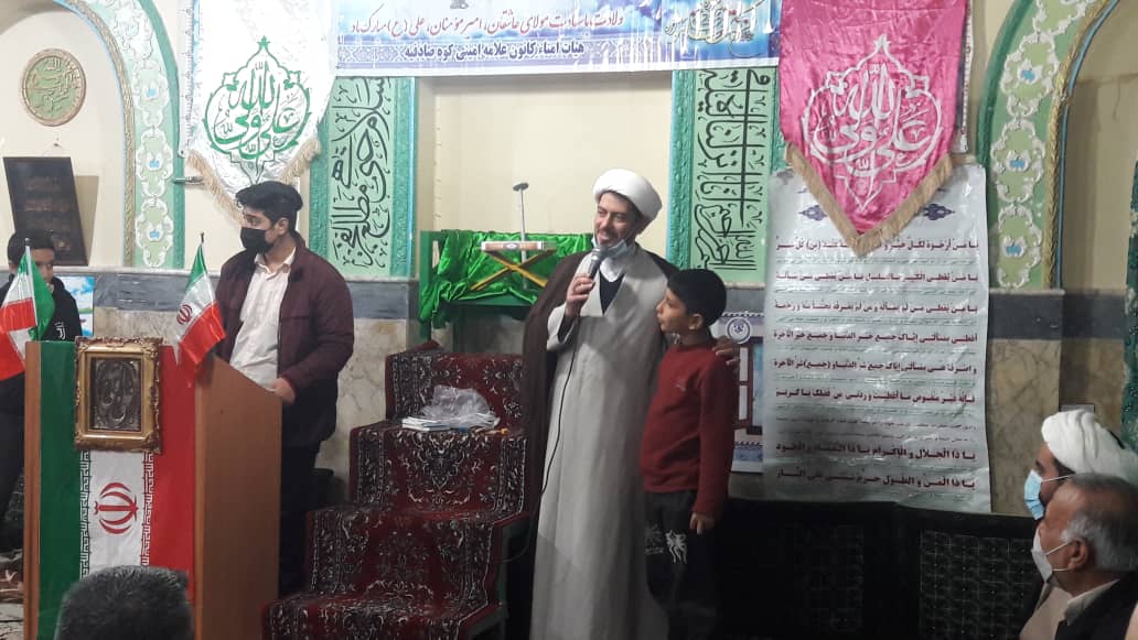 اهداء  گل به پدران مسجدي در کوي صادقيه بجنورد