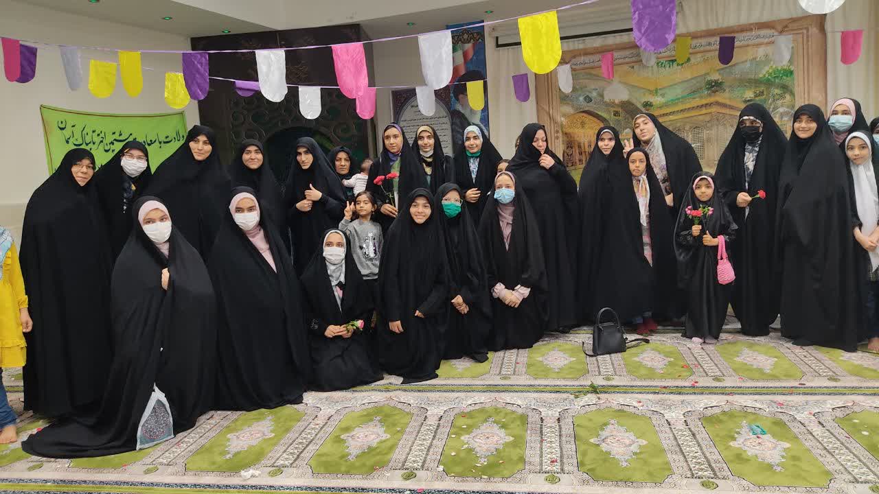 دختران آفتاب؛ همايش تجليل از بانوان فعال فرهنگي  و دختران جهادگر در آشخانه