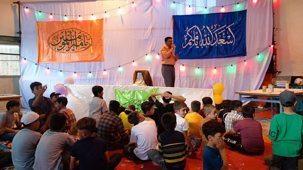 نوجوانان عاشورايي  مسجد امام حسين (ع) شهر بام براي عيد غدير سنگ تمام گذاشتند