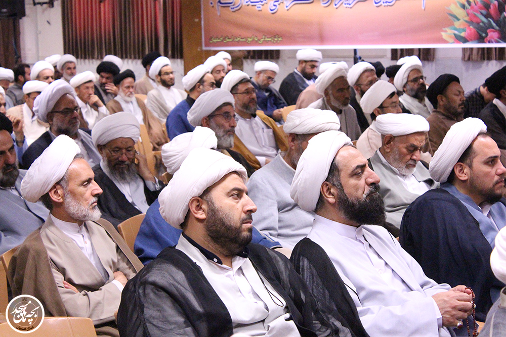 گردهمايي ائمه جماعات مساجد اصفهان همراه با ميز خدمت ستاد کانون هاي مساجد استان