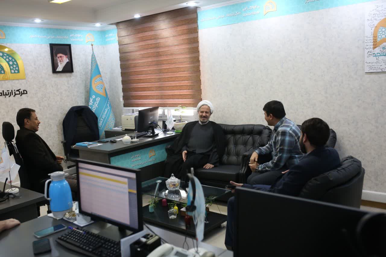 بازديد رئيس ستاد هماهنگي کانون هاي فرهنگي هنري مساجد کشور از مرکز ارتباطات مردمي مساجد کشور
