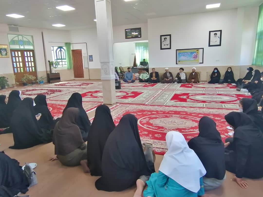 نشست تجليل از دختران نخبه مسجدي اسفراين با حضور امام جمعه