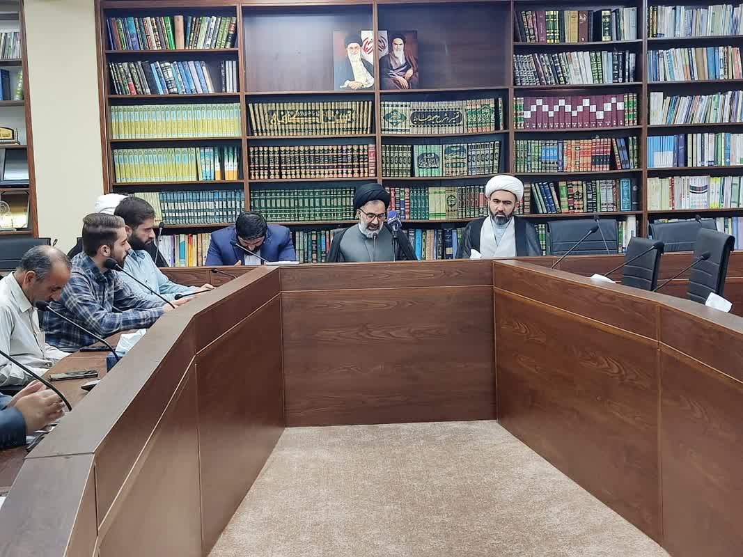 نشست مديران کانون هاي شهرستان فرديس در دفتر امام جمعه