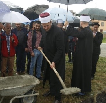 سنگ‌بناي ساخت مسجدي جديد در شهر سينيتسا گذاشته شد