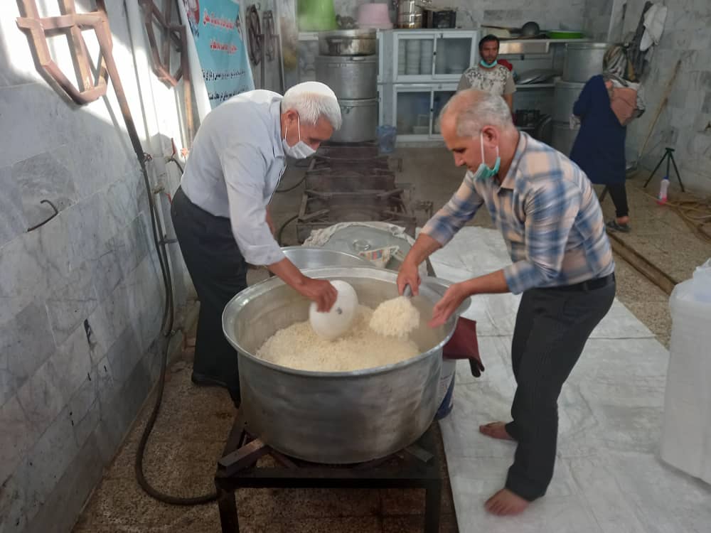 ۲۰۰ پُرس غذای گرم بین نیازمندان توسط کانون فرهنگی هنری «الزهرا (س)» توزیع می شود