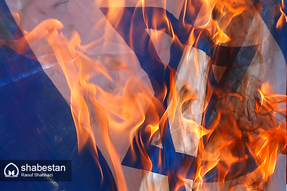 آتش کشیدن پرچم رژیم صهیونیستی در کانون «منتظران ظهور» کازرون به مناسبت روز جهانی قدس