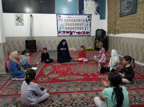 تشکیل حلقه های صالحین با محوریت آموزش سبک زندگی قرآنی در مساجد زنجان