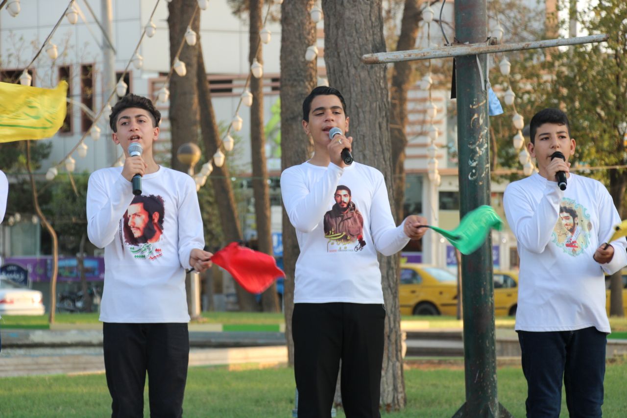 اجرای گروه سرود خیابانی غدیر توسط بچه های کانون «الزهرا (س)