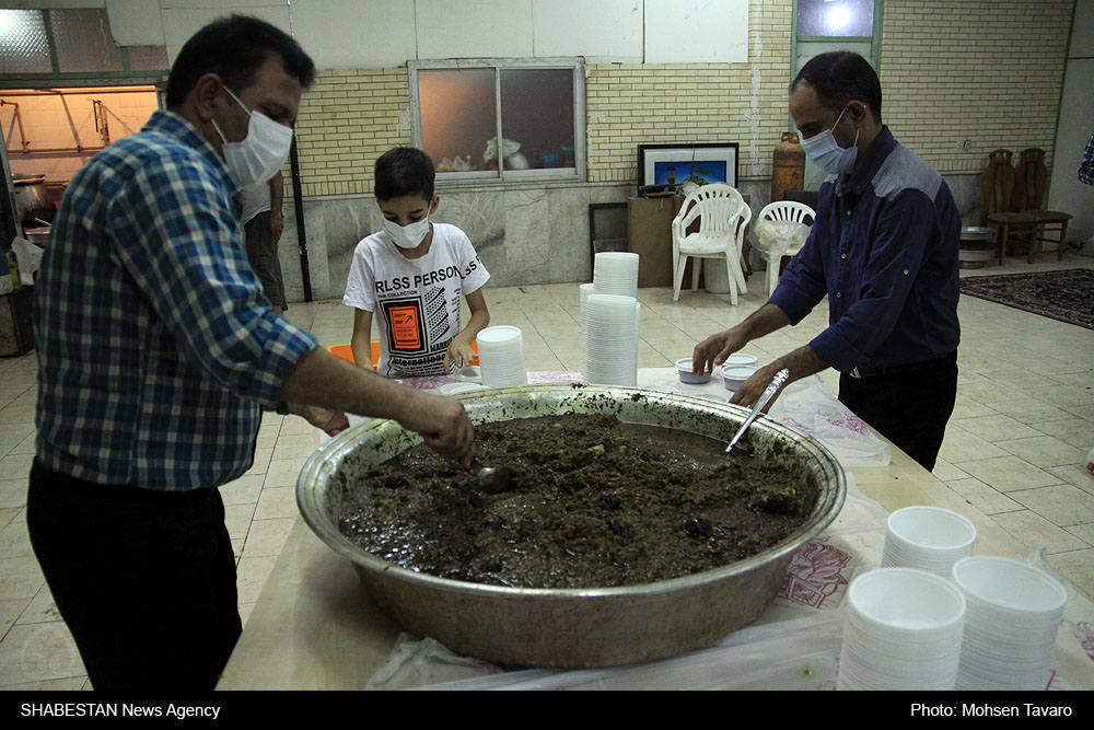 توزیع نزدیک به ۱۵۰۰ پُرس غذای گرم توسط کانون «شهید باقری» شیراز در روز عید غدیر