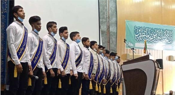 اجرای سرود اعضای کانون فرهنگی هنری سقای حسین(ع) در حضور رئیس‌جمهور