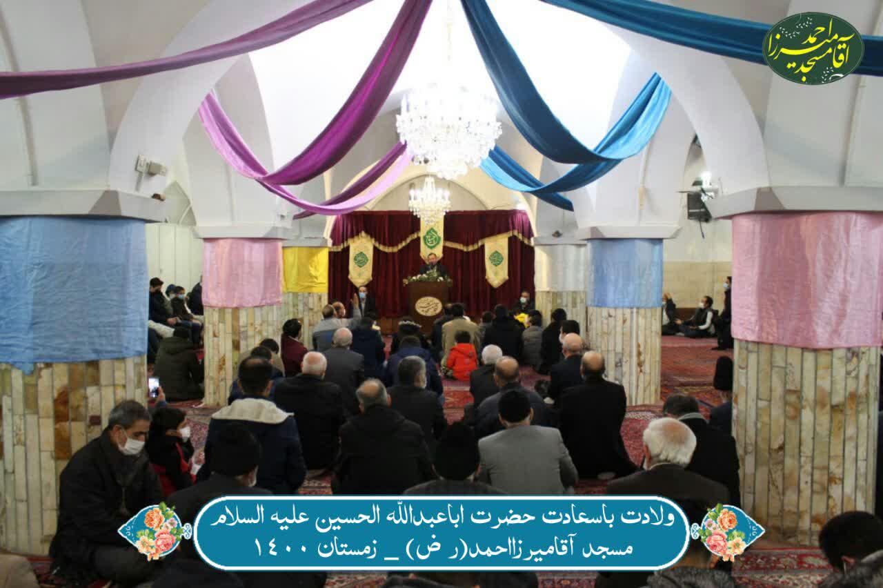 جشن میلاد امام حسین(ع) در مسجد آقامیرزااحمد زنجان برپا شد