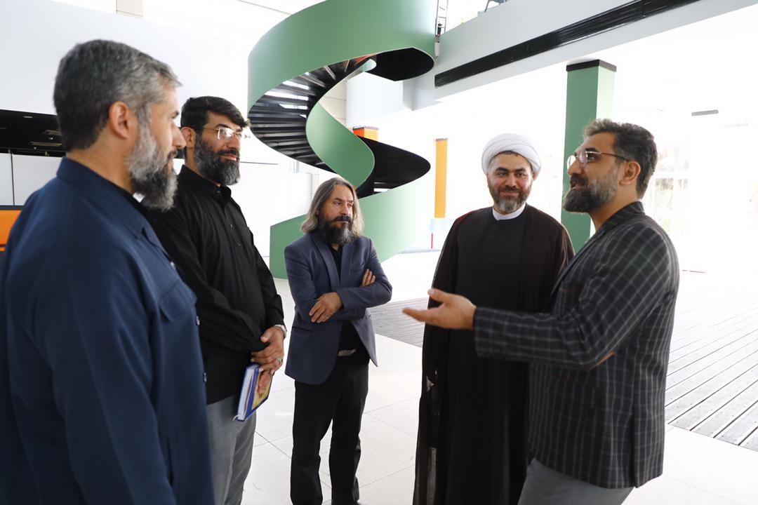 رئيس ستاد هماهنگي کانون‌هاي فرهنگي هنري مساجد کشور از پرديس تئاتر تهران بازديد کرد