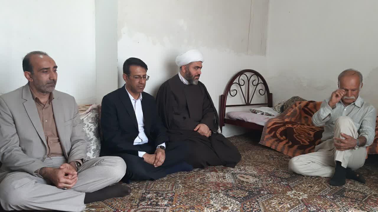 رئیس ستاد کانون های مساجد کشور با خانواده شهدای اهل سنت جنوب فارس دیدار کرد