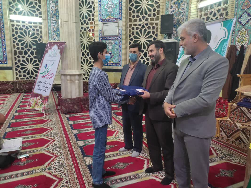 کتابداران فعال در مساجد شهرستان لارستان تجليل شدند