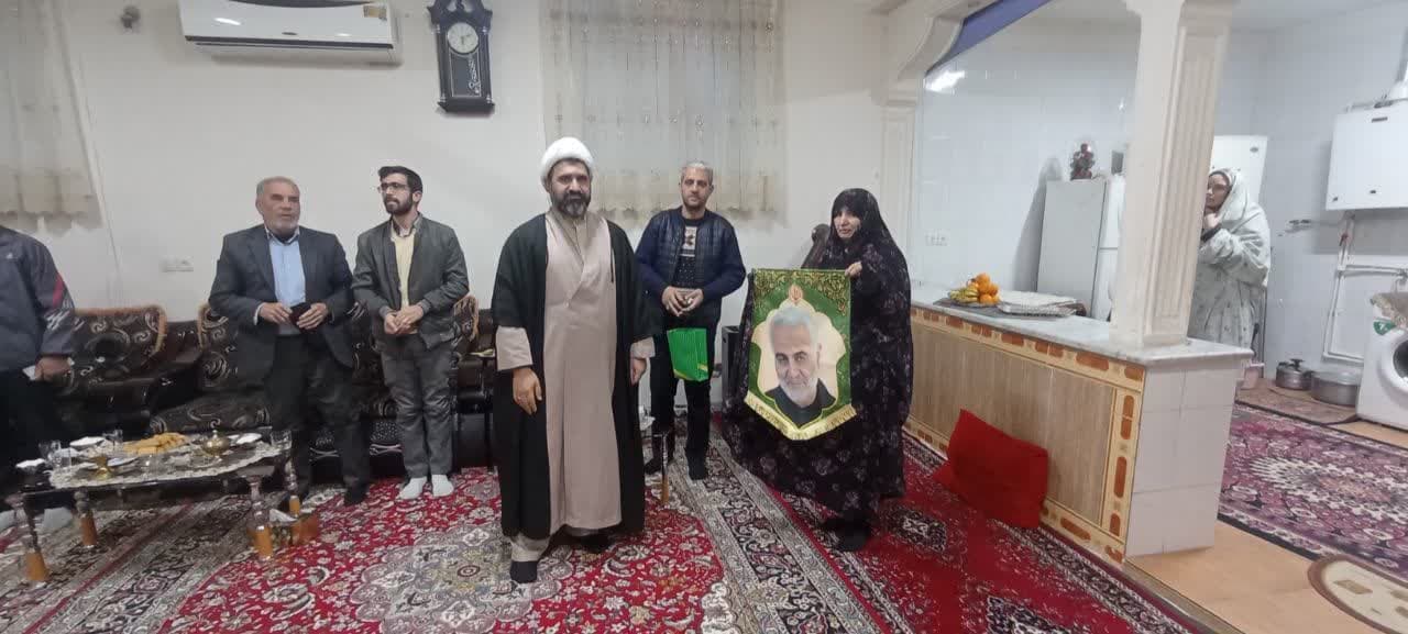 تقدير از همسر شهيد سالاري در مشهد مقدس