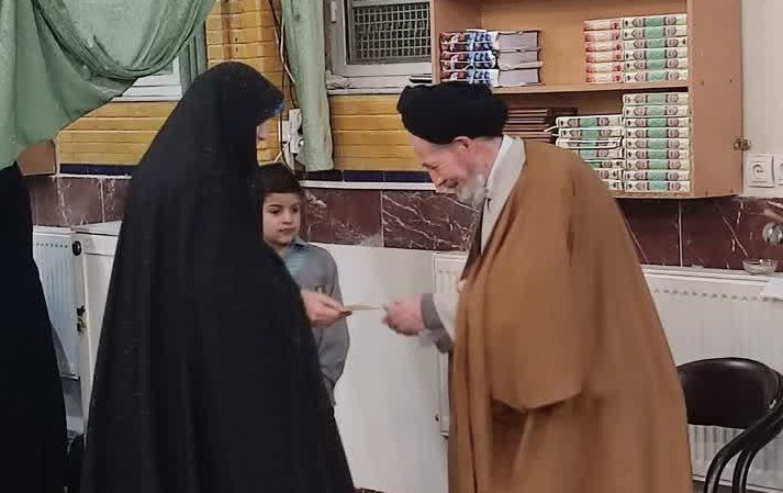 تکریم مادران و همسران شهدا در مسجد امام علی(ع) آزادگان زنجان