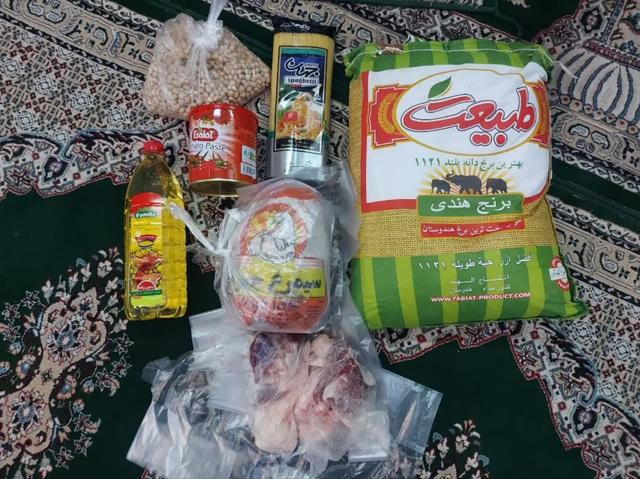 ۴۰ بسته مواد غذایی میان خانواده های محروم تحت پوشش کانون ‌«امام صادق (ع)» توزیع شد
