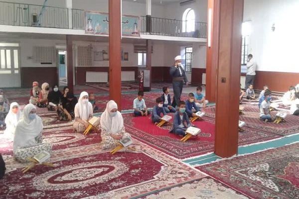 رمضان در قاب آیین های اهل سنت آذربایجان غربی/ برگزاری جمع خوانی قرآن در مسجد محمد رسول الله (ص) روستای میاوق ارومیه