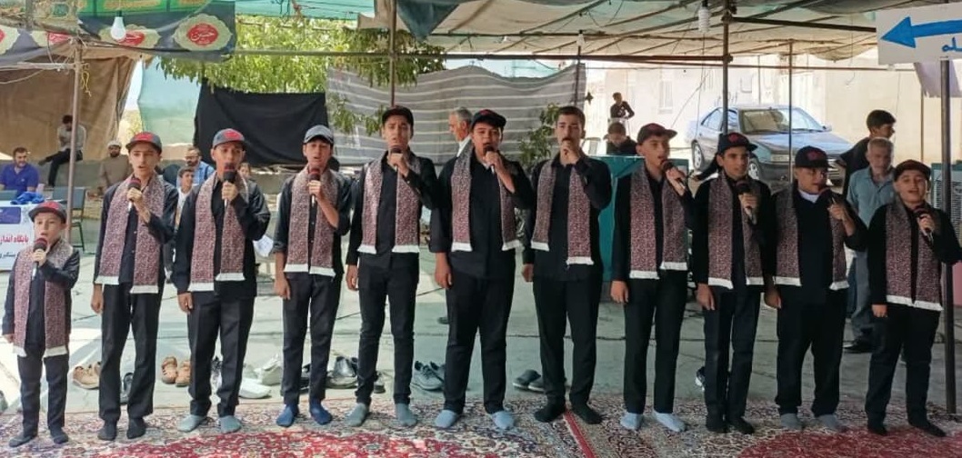 هم نوايي گروه سرود نسيم صبا با زائرين اربعين حسيني