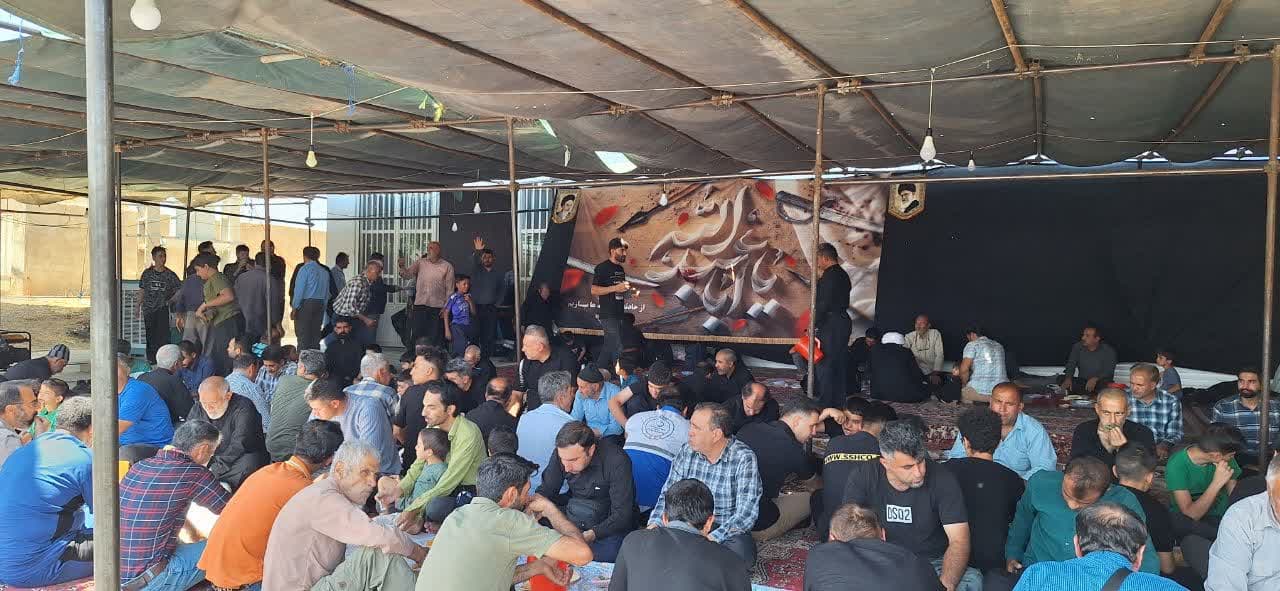 خدمت رساني اعضاي کانون فرهنگي هنري مصلحون فجر شهدا به زائرين اربعين حسيني